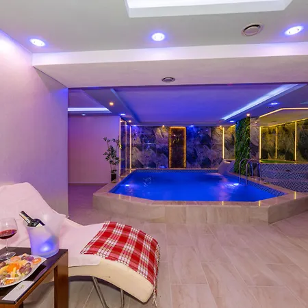 Bekdas Deluxe & Hotell 4*